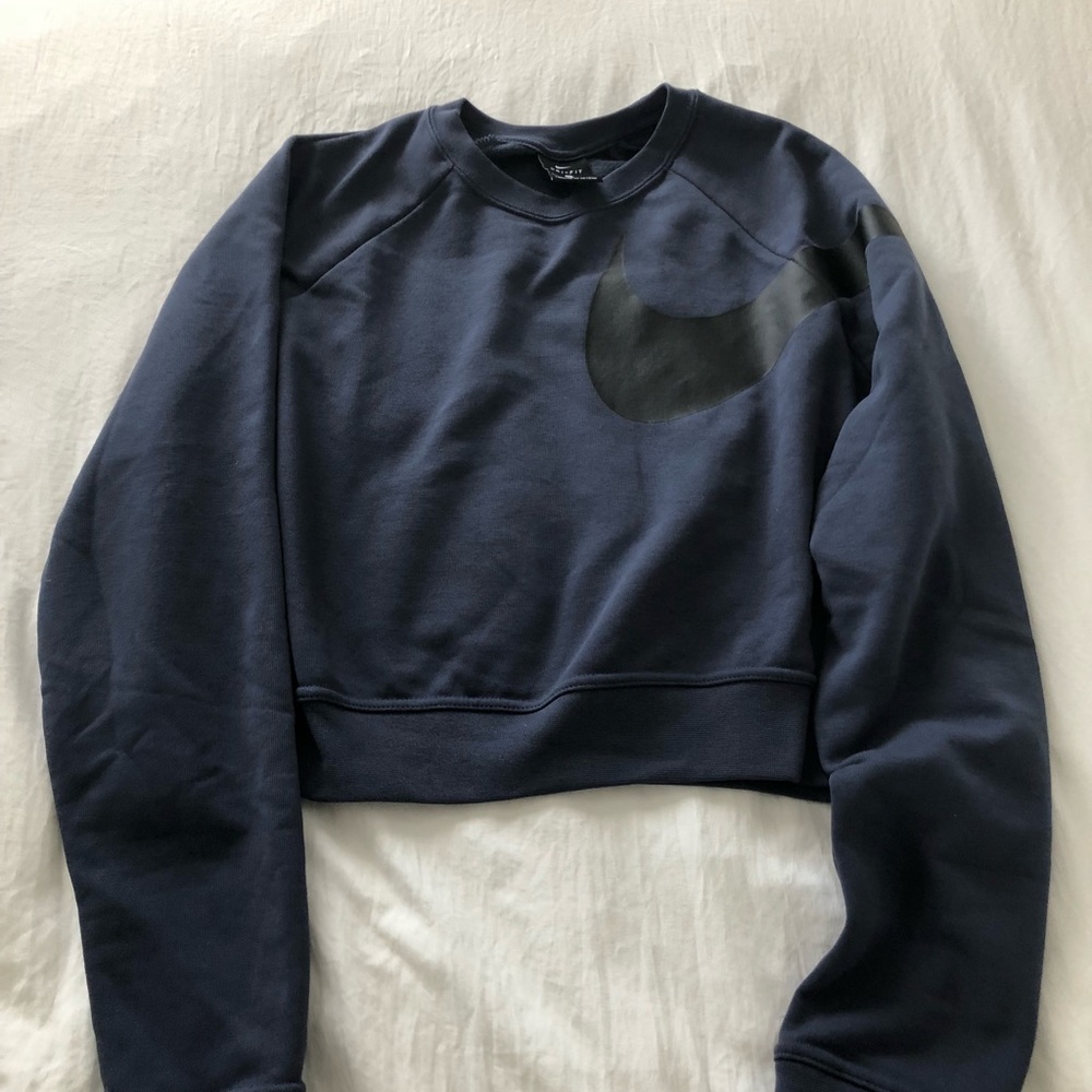 Nike Versa Graphic Crop Top